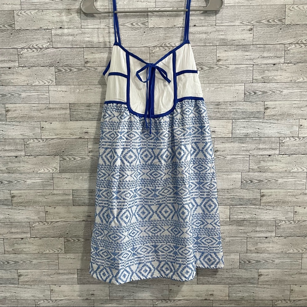 Entro Embroidered Blue and White Dress Size Large